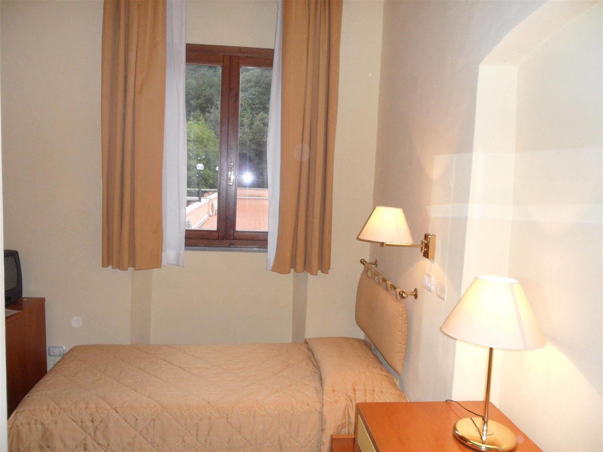 Hotel La Vedetta Livorno Exterior photo