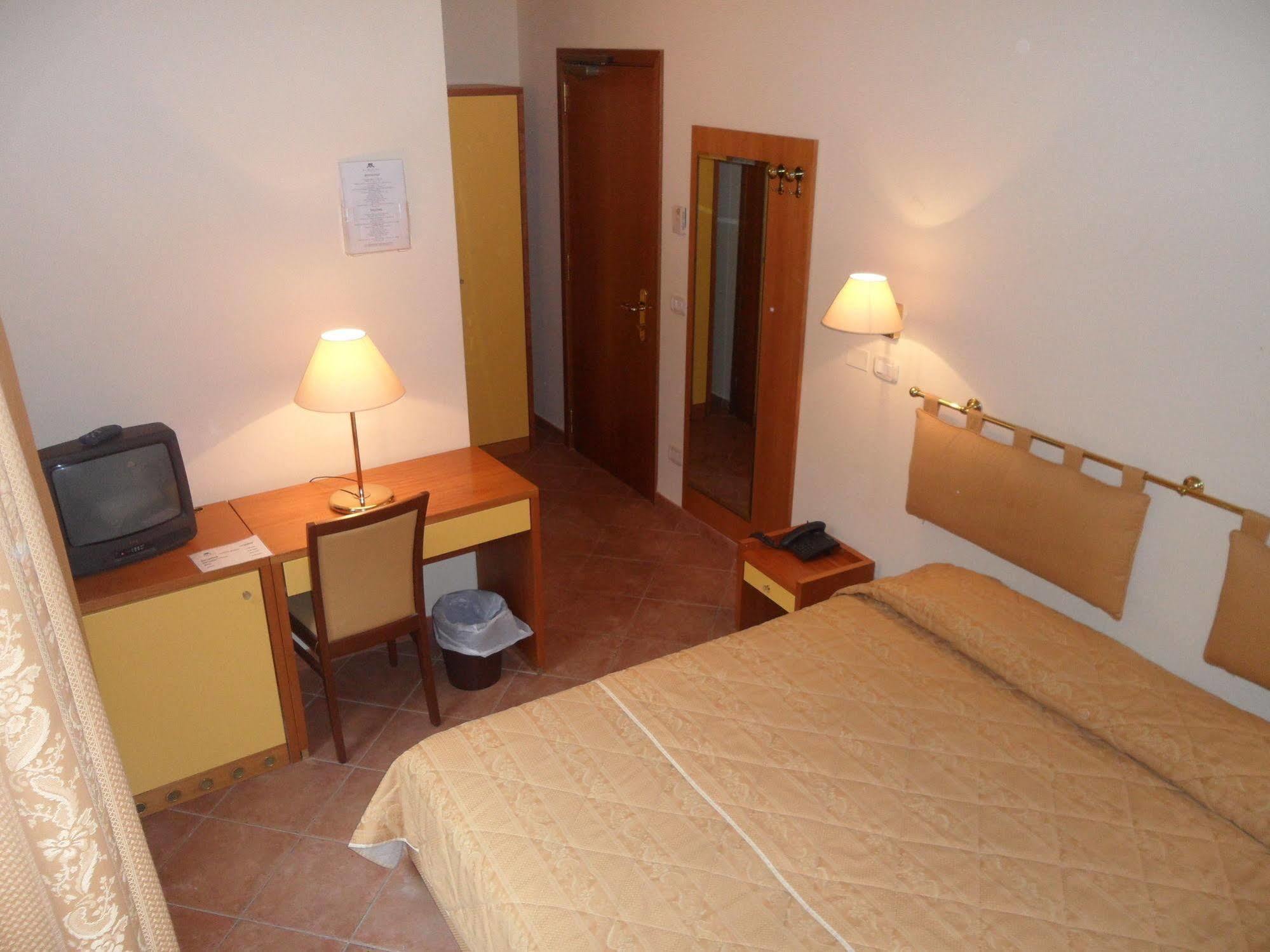 Hotel La Vedetta Livorno Exterior photo